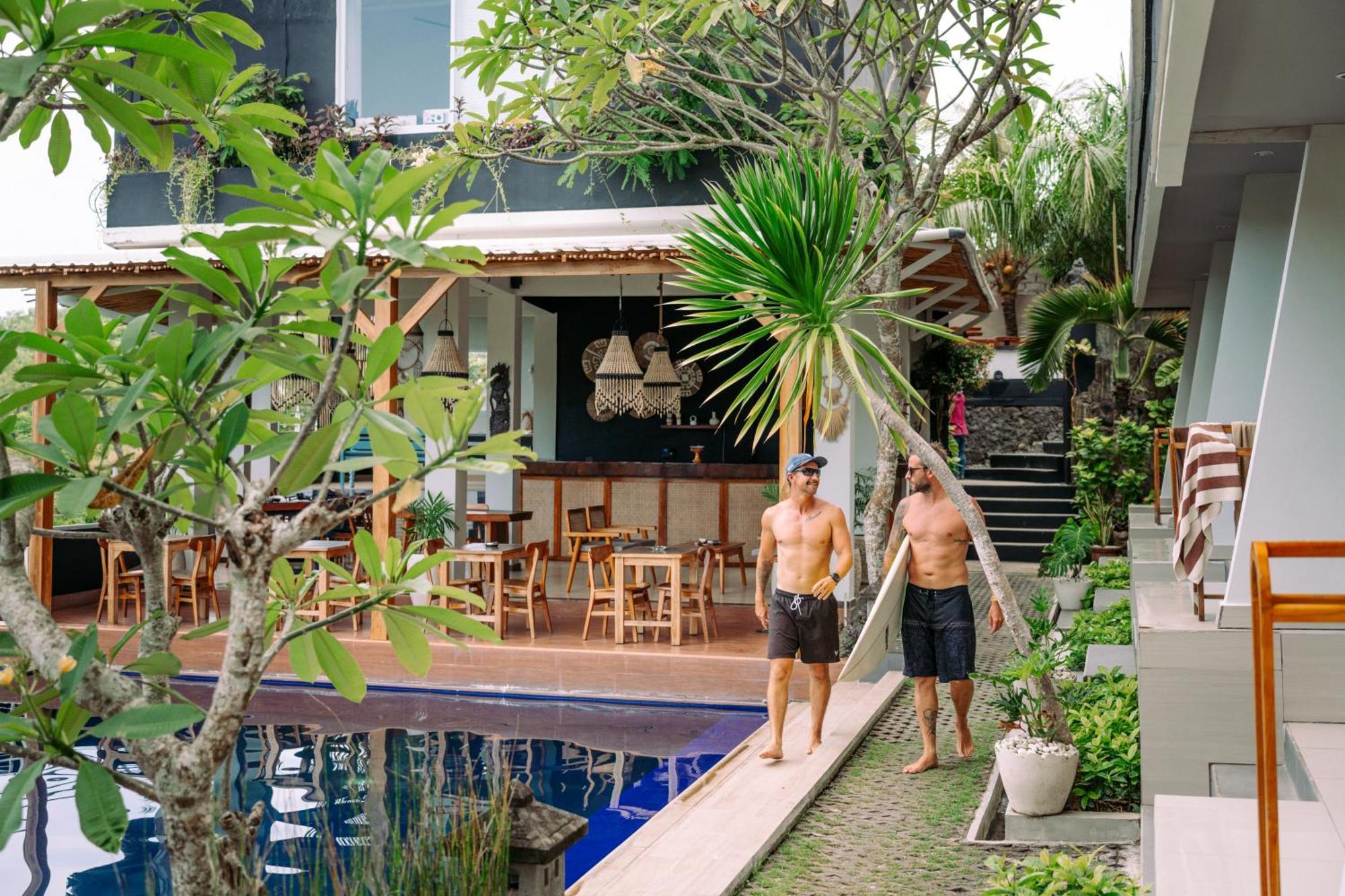 Ostello Bagus Ink Surf Camp Uluwatu Esterno foto
