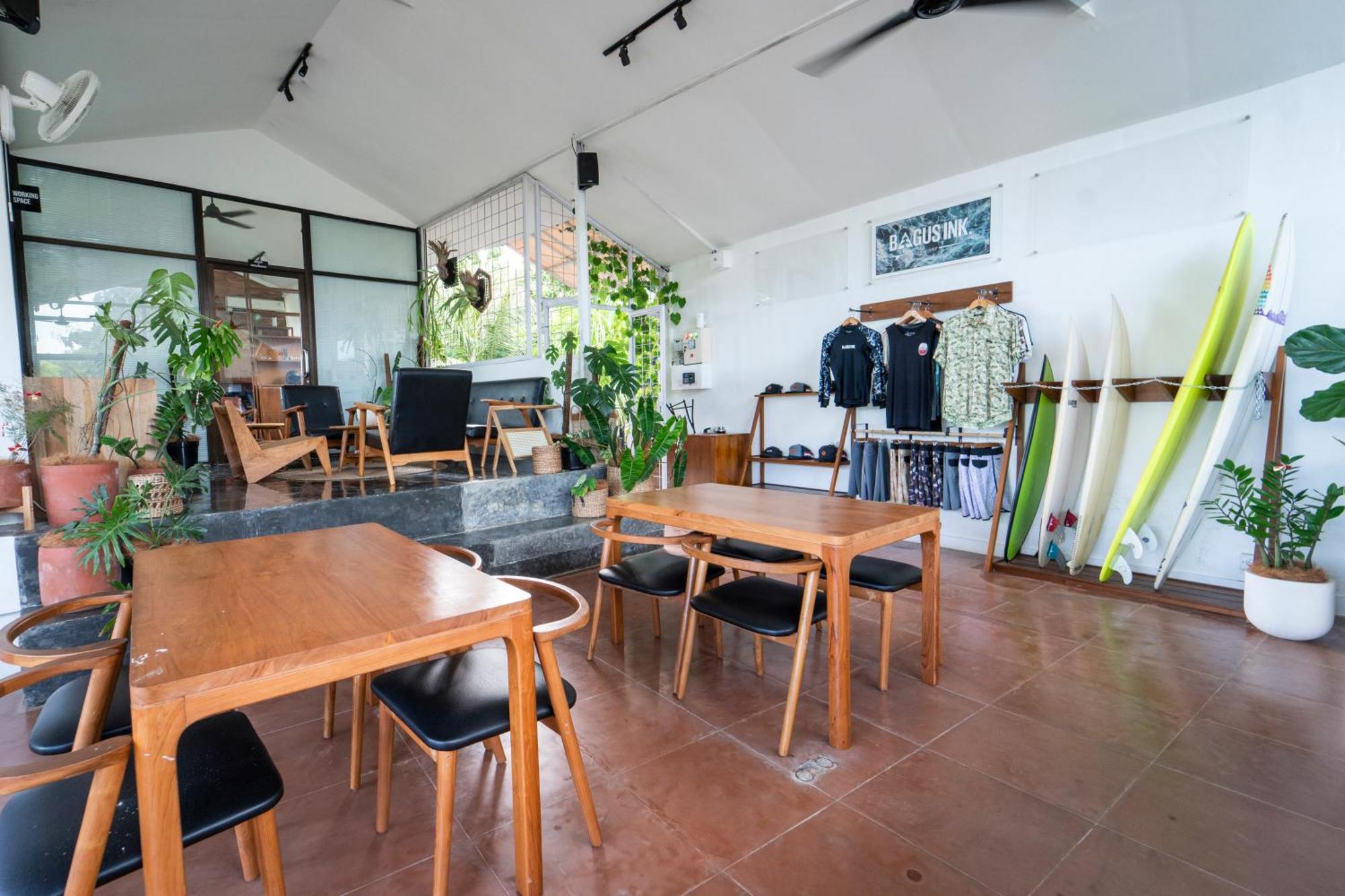 Ostello Bagus Ink Surf Camp Uluwatu Esterno foto